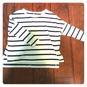 Quarter sleeve blue and white shirt